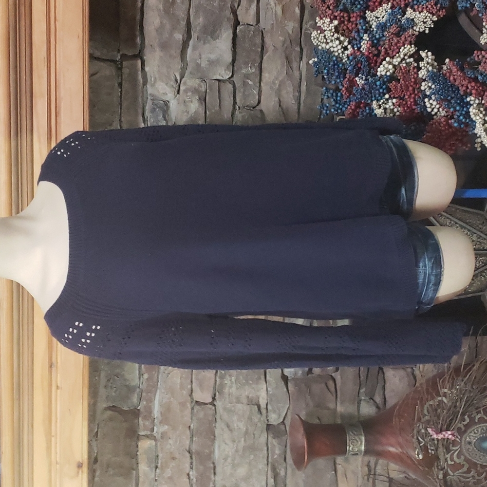 GAP SWEATER PERFORATED SLEEVE DESIGN SZ L